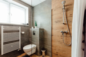 Kúpeľňa so sprchovacím kútom v štúdiu Classic s balkónom, Miracle Seasons Demänová